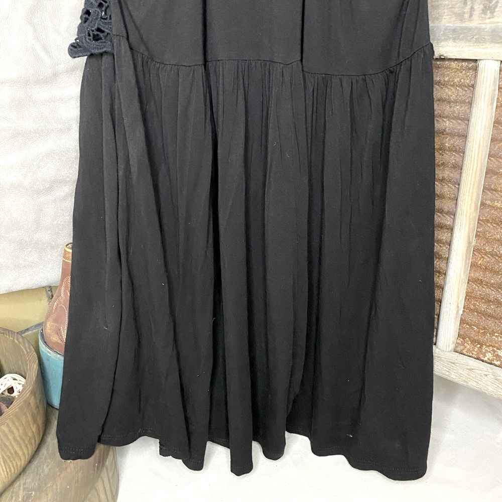 Boutique Lace Razorback Top - Picture 4 of 5